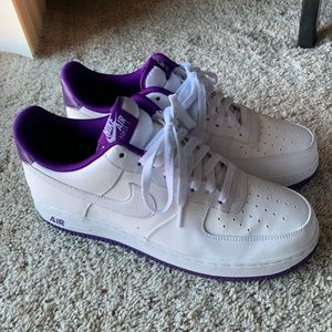 Nike Air Force 1 ‘07 “White/Voltage Purple Size 10.5
Very good condition